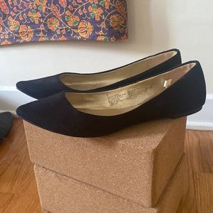 Black point toe flats